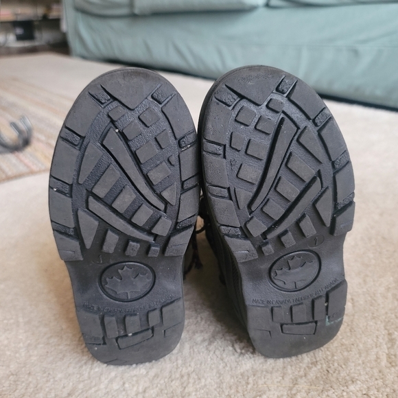 Winter Boots for Girls Size 1 in Black - Picture 12 of 14